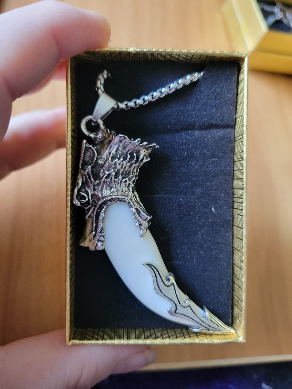 🧋NEW🧋Stainless Steel Wolf  Tooth Pendant Necklace - White